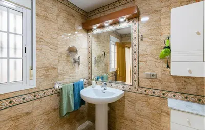 Un baño de 1 Bedroom Stunning Apartment In Sevilla