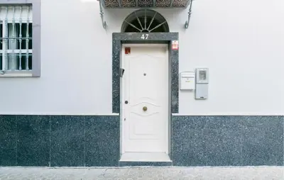 Plano de 1 Bedroom Stunning Apartment In Sevilla