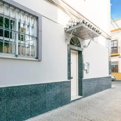 1 Bedroom Stunning Apartment In Sevilla