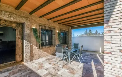 Un balcón o terraza de Nice Home In Casariche With Wifi