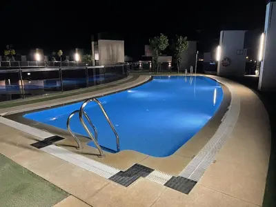 Piscina en o cerca de TECNOCORDOBA II aparcamiento privado gratuito y piscina