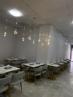 Un restaurante o sitio para comer en bambu hostel capsules
