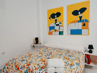Cama o camas de una habitación en ESTUDIO RUFINA.Tranquilidad ,Alameda de Hércules!