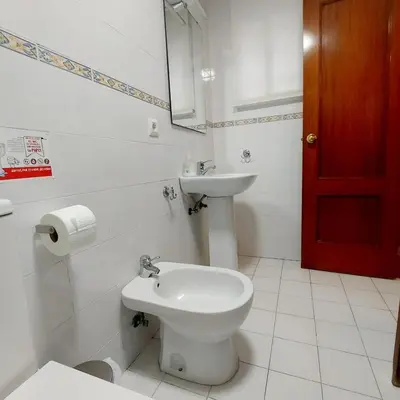 Un baño de ESTUDIO RUFINA.Tranquilidad ,Alameda de Hércules!