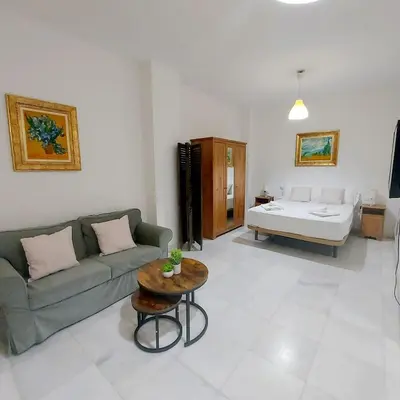 Cama o camas de una habitación en ESTUDIO MORGADO.Tranquilidad. Calle Amor de Dios!