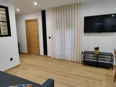 Una televisión o centro de entretenimiento en Fernando Quero 21