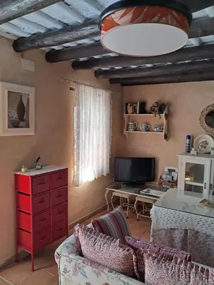 Una televisión o centro de entretenimiento en La Casita