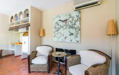 Zona de estar de Beautiful Home In Moron De La Frontera