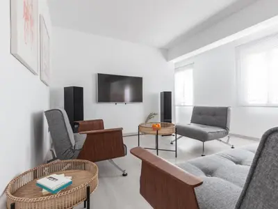 Una televisión o centro de entretenimiento en Ático de ensueño en el Corazón de Sevilla Wifi AC