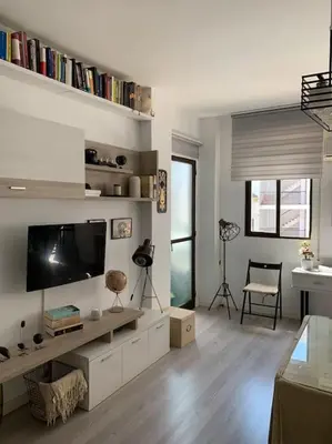Una televisión o centro de entretenimiento en Apto residencial piscina centro-Parking