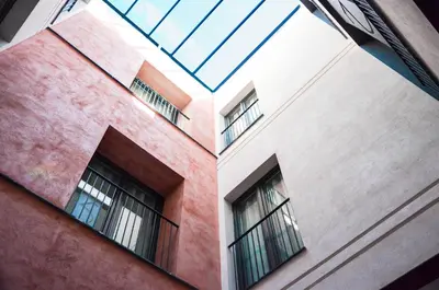 Edificio en el que se encuentra el apartahotel