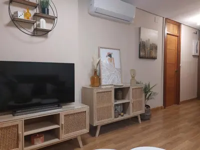 Una televisión o centro de entretenimiento en Apart Gran Teatro Centro