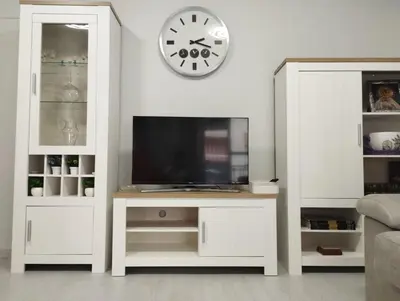 Una televisión o centro de entretenimiento en La Rosa de Carmen