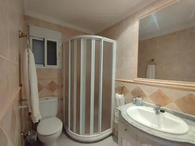 Un baño de La Rosa de Carmen
