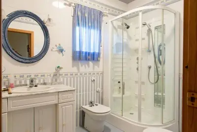 Un baño de Casa Rural La Milagrosa en Córdoba