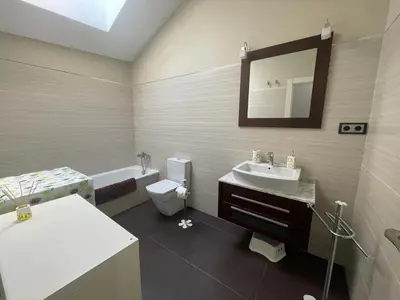 Un baño de Donde habita el olvido