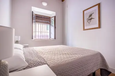 Cama o camas de una habitación en Beautiful Ground Floor Duplex in the heart of Seville
