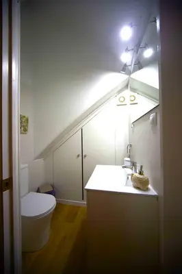 Un baño de Santa Catalina Center Apartment