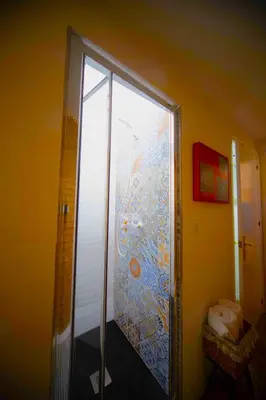 Un baño de Santa Catalina Center Apartment