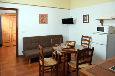Una televisión o centro de entretenimiento en Apartamentos rurales Entrecaminos
