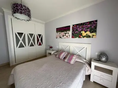 Cama o camas de una habitación en Casa de diseño con jardín cerca de Córdoba