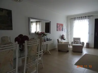 Zona de estar de Casa de diseño con jardín cerca de Córdoba