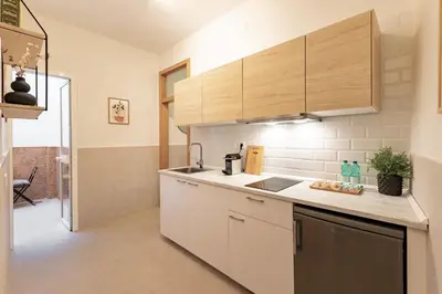 Una cocina o zona de cocina en Modern spacious apartment central of Seville