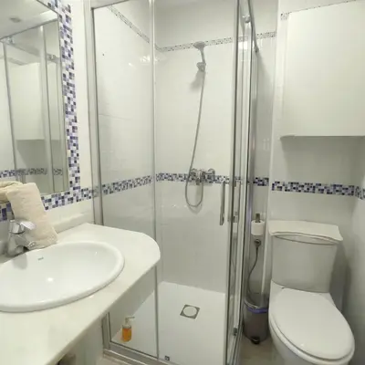 Un baño de Sirena Center apartment