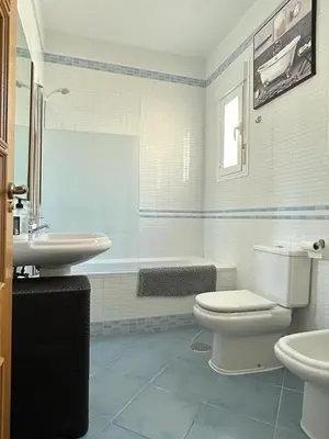 Un baño de Hostal Cueva De Los Frailes