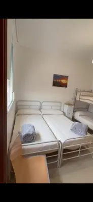 Cama o camas de una habitación en Hostal Cueva De Los Frailes