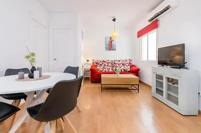 Una televisión o centro de entretenimiento en BHost - Plaza de la Paja