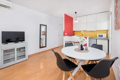 Una cocina o zona de cocina en BHost - Plaza de la Paja