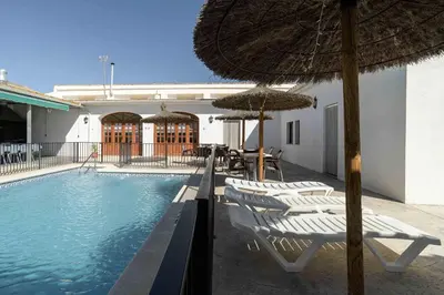 Piscina en o cerca de Casa Rural La Loma Granero