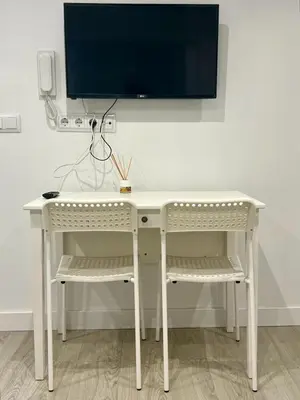Una televisión o centro de entretenimiento en SANTA CLARA Con opción a Parking