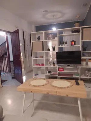 Una televisión o centro de entretenimiento en Estudio céntrico