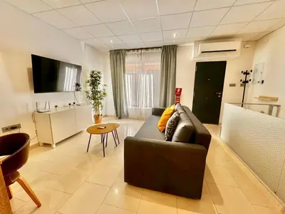 Una televisión o centro de entretenimiento en Apartamento Estación Mozárabes