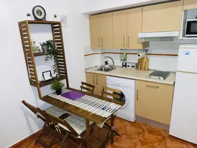 Una cocina o zona de cocina en Philippe's Home Alameda auténtica