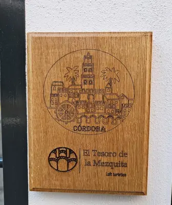 Certificado, premio, señal o documento que está expuesto en El Tesoro de la Mezquita
