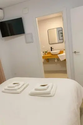 Una televisión o centro de entretenimiento en Alojamiento Baeza California 4B