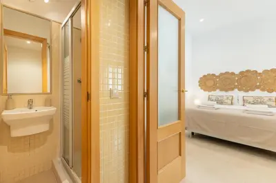 Un baño de ISG Apartments Estudio en La Alameda 2