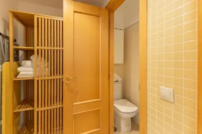 Un baño de ISG Apartments Estudio en La Alameda 2