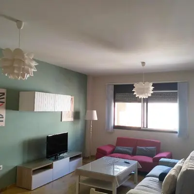 Una televisión o centro de entretenimiento en 601 Moderno y Amplio apartamento en Valdeolleros