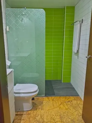 Un baño de 602 Moderno y Amplio apartamento en Valdeolleros