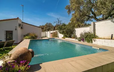 Piscina en o cerca de 4 Bedroom Stunning Home In Guillena