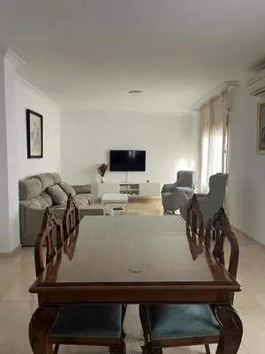 Una televisión o centro de entretenimiento en El Paseíllo