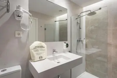 Un baño de B&B HOTEL Écija