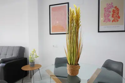 Zona de estar de Luminoso estudio Gran Plaza