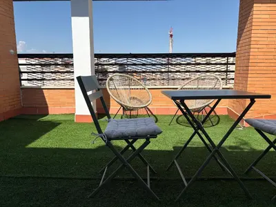 Plano de Dúplex céntrico con terraza y parking gratuito