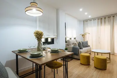Una televisión o centro de entretenimiento en Wish Suite Miraflores de Sevilla