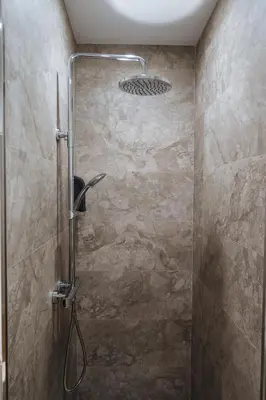 Un baño de Wish Suite Miraflores de Sevilla